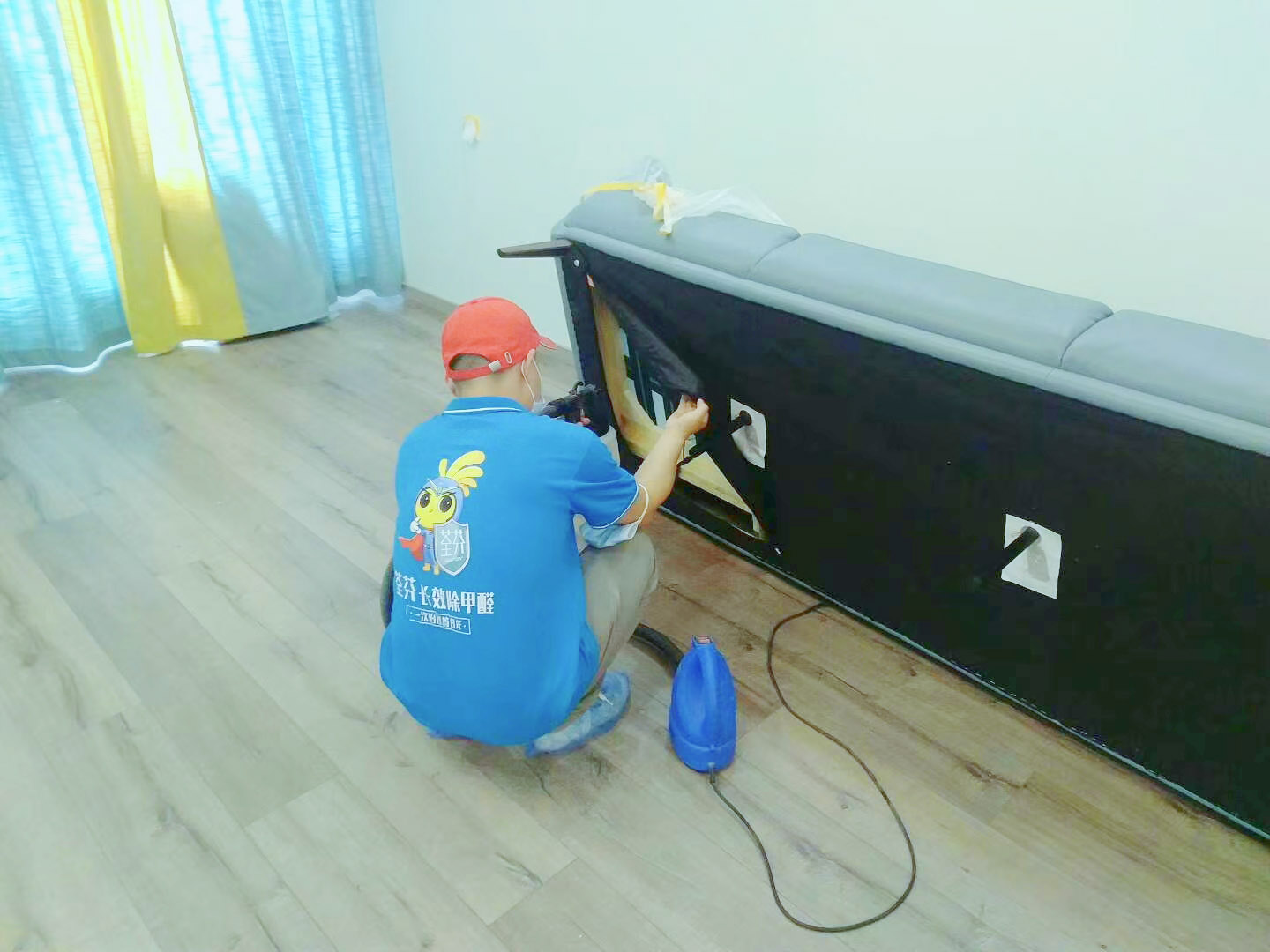 沙發(fā)背面底部噴槍全方位施工治理 沙發(fā)背面底部噴槍全方位施工治理